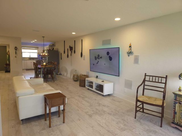 9501 Sunrise Lakes Boulevard 305, Sunrise, FL 33322