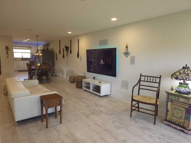 9501 Sunrise Lakes Boulevard 305, Sunrise, FL 33322