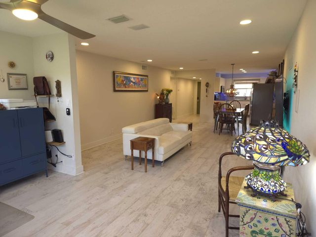 9501 Sunrise Lakes Boulevard 305, Sunrise, FL 33322