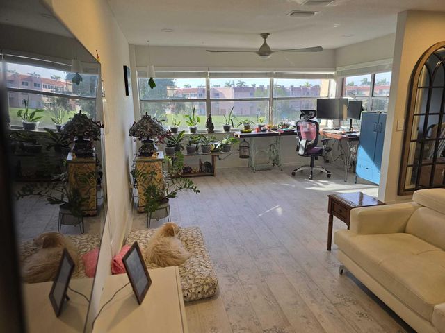 9501 Sunrise Lakes Boulevard 305, Sunrise, FL 33322