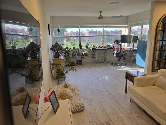 9501 Sunrise Lakes Boulevard 305, Sunrise, FL 33322