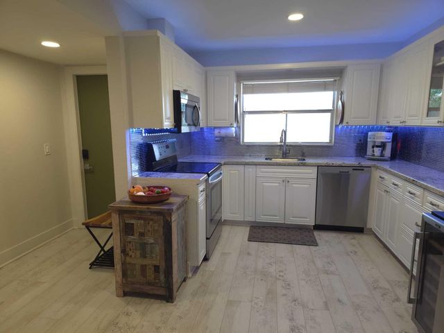 9501 Sunrise Lakes Boulevard 305, Sunrise, FL 33322