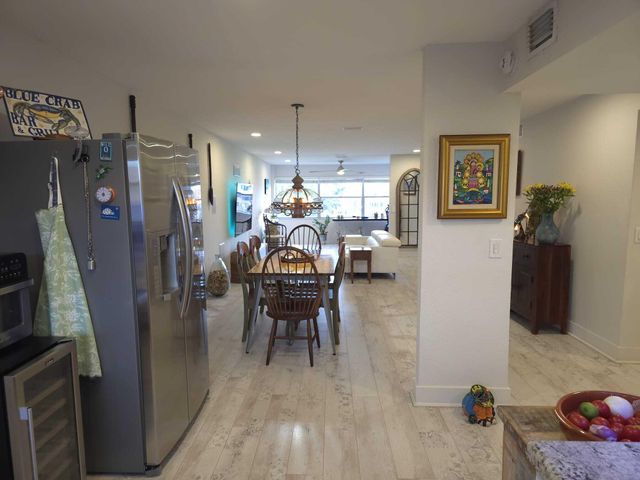 9501 Sunrise Lakes Boulevard 305, Sunrise, FL 33322