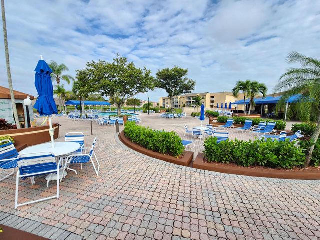 9501 Sunrise Lakes Boulevard 305, Sunrise, FL 33322