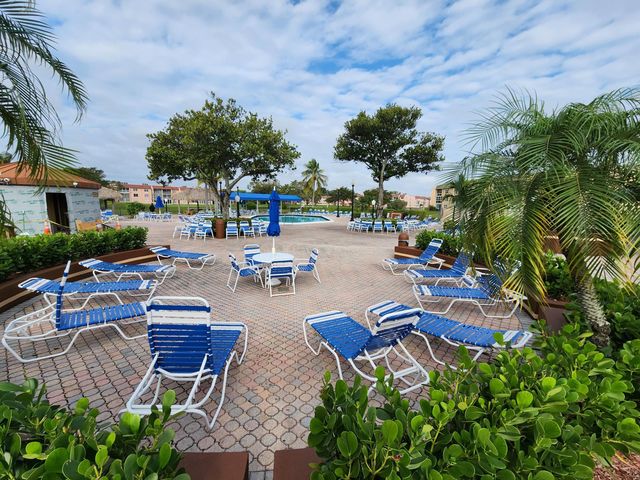 9501 Sunrise Lakes Boulevard 305, Sunrise, FL 33322