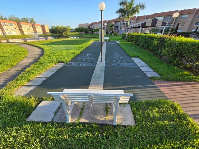 9501 Sunrise Lakes Boulevard 305, Sunrise, FL 33322