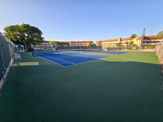 9501 Sunrise Lakes Boulevard 305, Sunrise, FL 33322