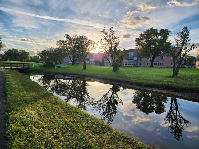 9501 Sunrise Lakes Boulevard 305, Sunrise, FL 33322