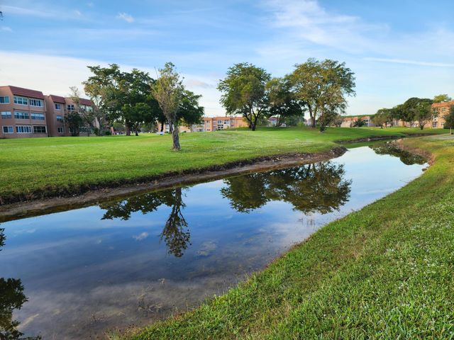 9501 Sunrise Lakes Boulevard 305, Sunrise, FL 33322