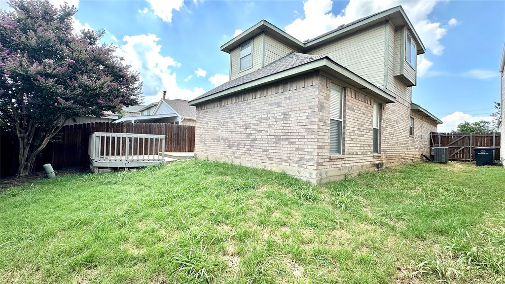1402 Peregrine Street, Lewisville, TX 75077 — photo 2