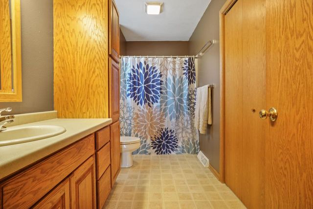 206 Sunset COURT, Mayville, WI 53050