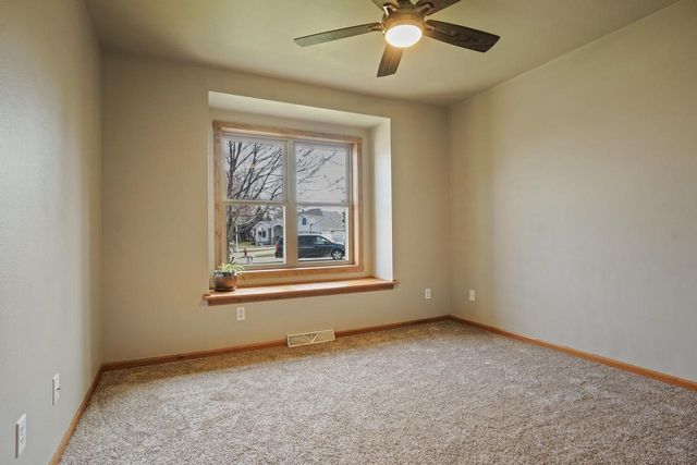 206 Sunset COURT, Mayville, WI 53050