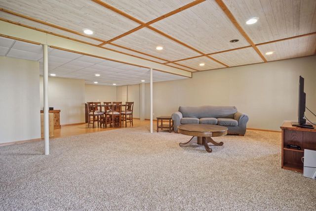 206 Sunset COURT, Mayville, WI 53050