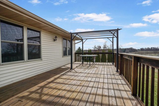 206 Sunset COURT, Mayville, WI 53050
