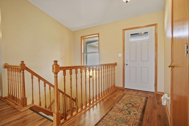 206 Sunset COURT, Mayville, WI 53050