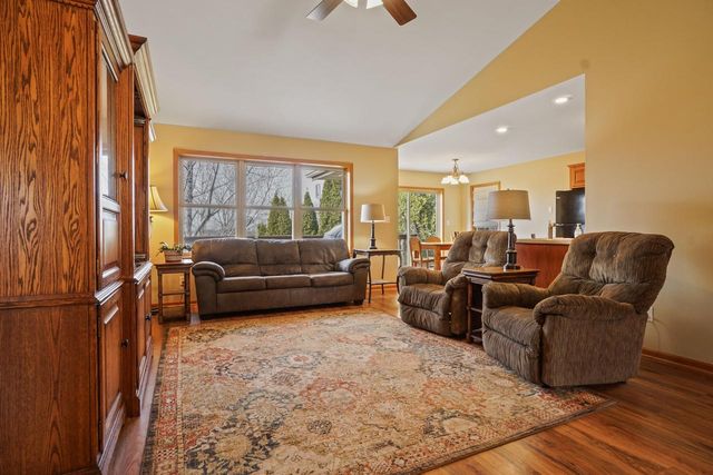 206 Sunset COURT, Mayville, WI 53050