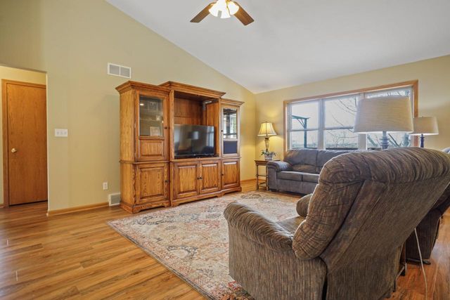 206 Sunset COURT, Mayville, WI 53050