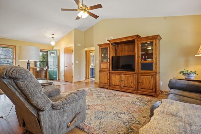 206 Sunset COURT, Mayville, WI 53050