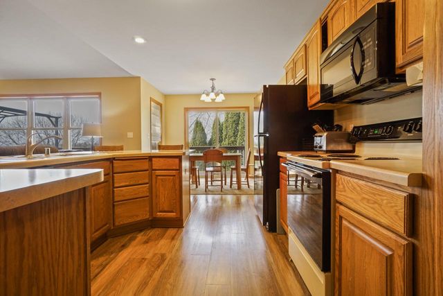 206 Sunset COURT, Mayville, WI 53050