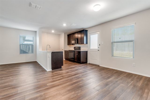 9287 Summerlee Street, Dallas, TX 75227