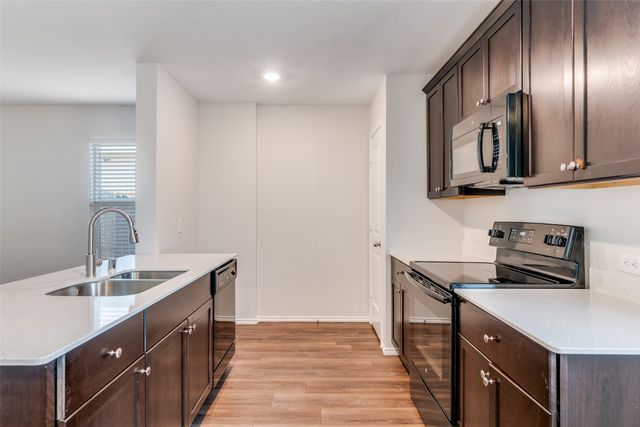 9287 Summerlee Street, Dallas, TX 75227