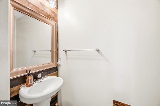 24 VENTURA WAY, Hedgesville, WV 25427