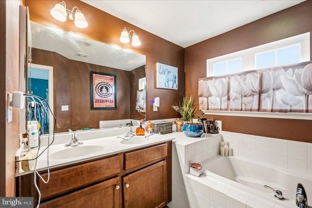 24 VENTURA WAY, Hedgesville, WV 25427
