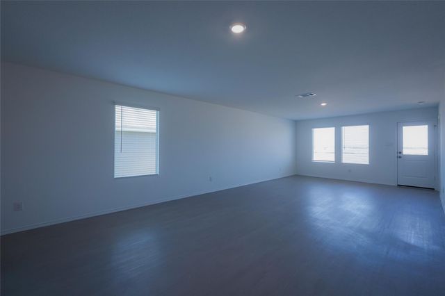 308 Cowpoke DR, Jarrell, TX 76537