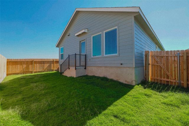 308 Cowpoke DR, Jarrell, TX 76537