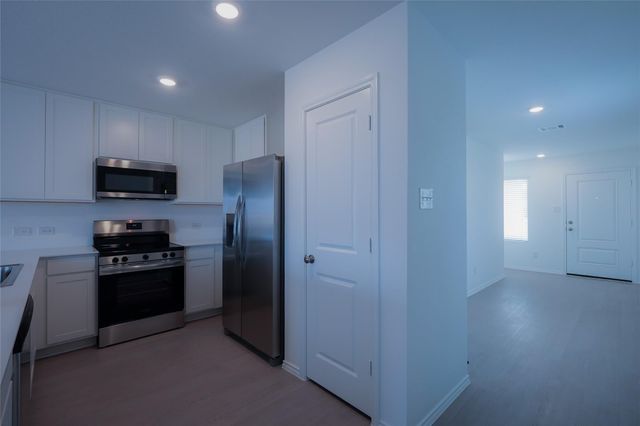 308 Cowpoke DR, Jarrell, TX 76537