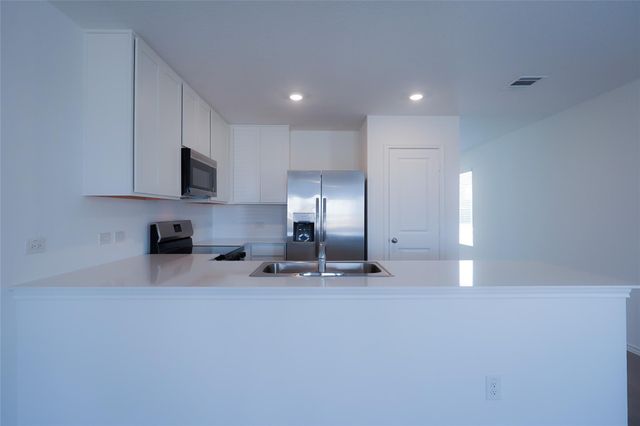 308 Cowpoke DR, Jarrell, TX 76537