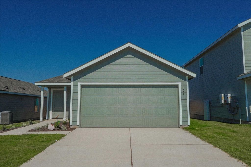 308 Cowpoke DR, Jarrell, TX 76537