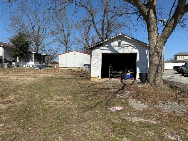 2000 1st Street, Eldorado, IL 62930