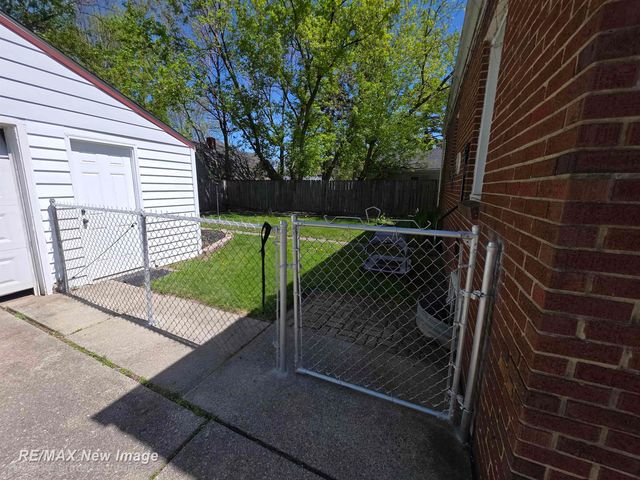 2906 Brandon Street, Flint, MI 48503