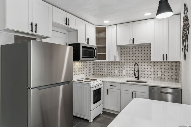 7938 Mainland Woods A, San Antonio, TX 78250