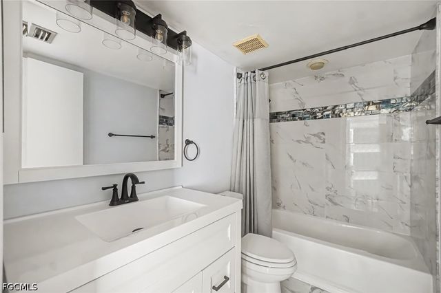 5625 Trailwinds DR 412, Fort Myers, FL 33907