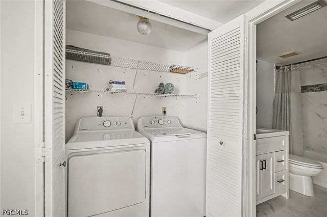 5625 Trailwinds DR 412, Fort Myers, FL 33907