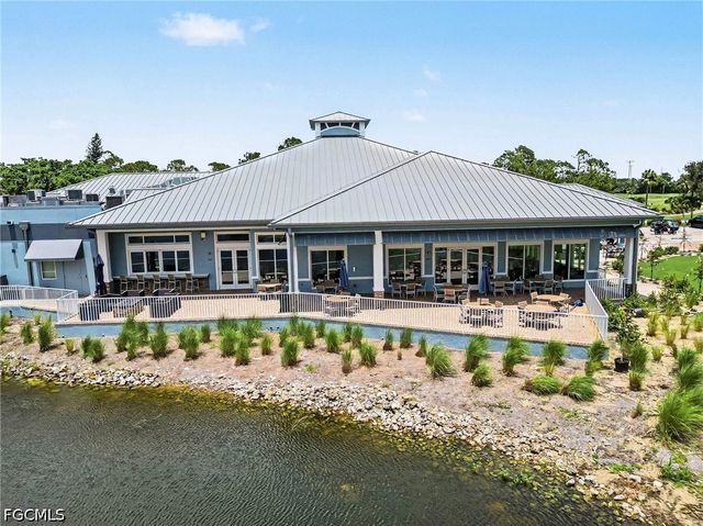 5625 Trailwinds DR 412, Fort Myers, FL 33907