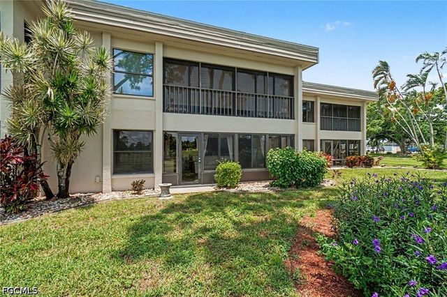 5625 Trailwinds DR 412, Fort Myers, FL 33907
