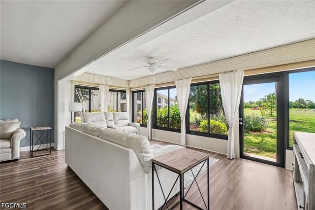 5625 Trailwinds DR 412, Fort Myers, FL 33907