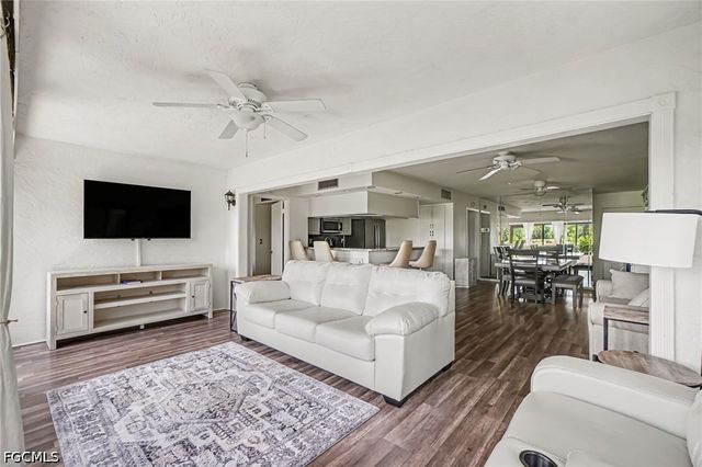5625 Trailwinds DR 412, Fort Myers, FL 33907