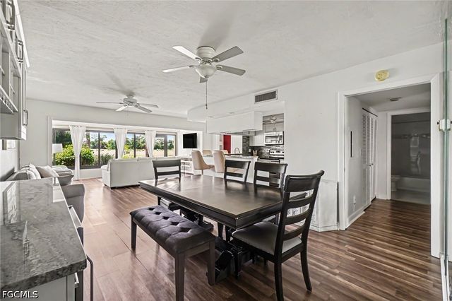 5625 Trailwinds DR 412, Fort Myers, FL 33907