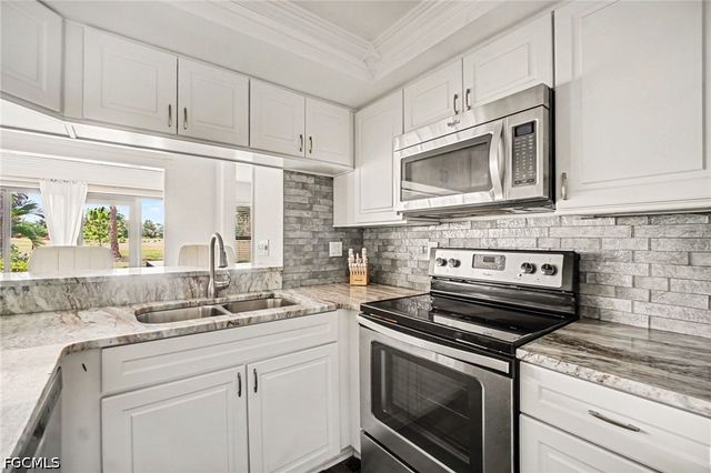 5625 Trailwinds DR 412, Fort Myers, FL 33907