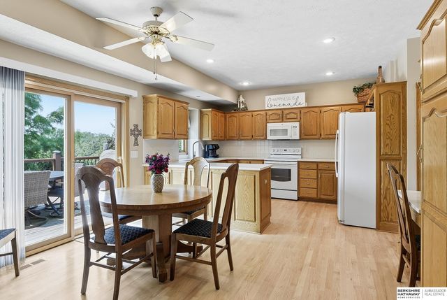 16135 Dewey Avenue, Omaha, NE 68118
