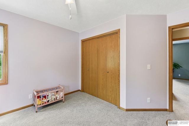 16135 Dewey Avenue, Omaha, NE 68118