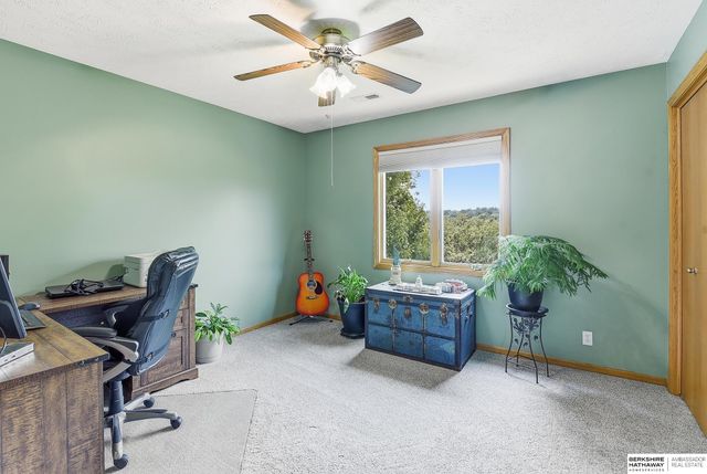 16135 Dewey Avenue, Omaha, NE 68118
