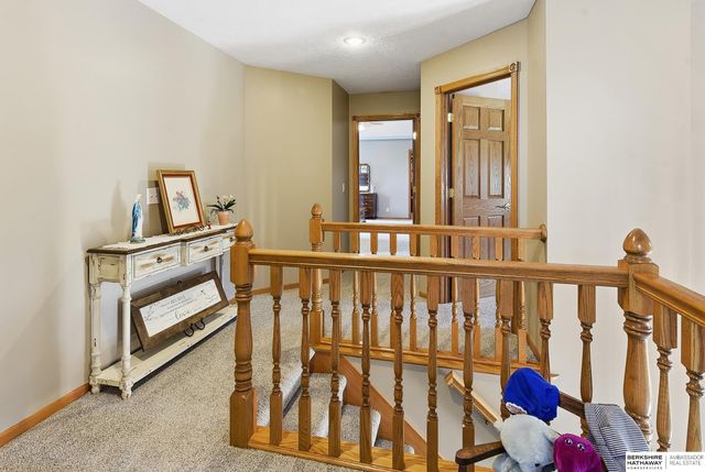 16135 Dewey Avenue, Omaha, NE 68118