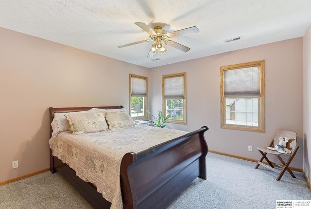 16135 Dewey Avenue, Omaha, NE 68118
