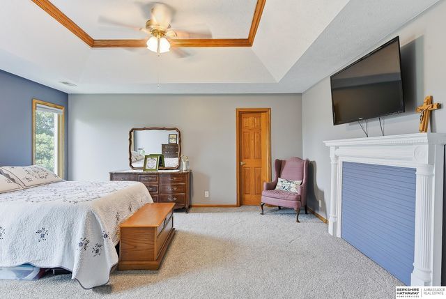 16135 Dewey Avenue, Omaha, NE 68118