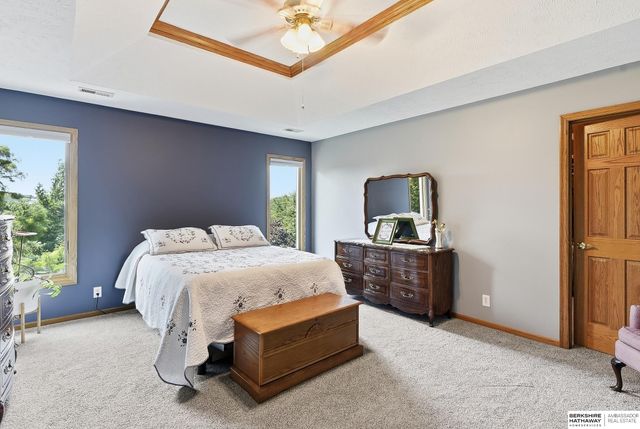 16135 Dewey Avenue, Omaha, NE 68118